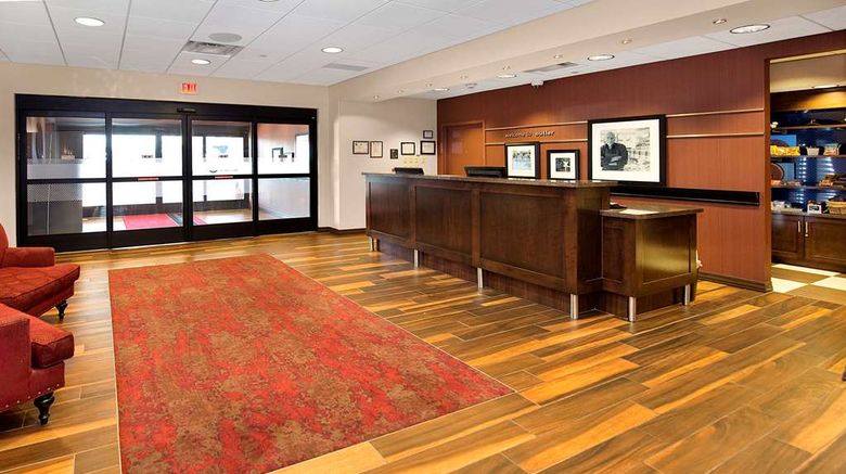 <b>Hampton Inn Butler Lobby</b>. Images powered by <a href="https://iceportal.shijigroup.com/" title="IcePortal" target="_blank">IcePortal</a>.
