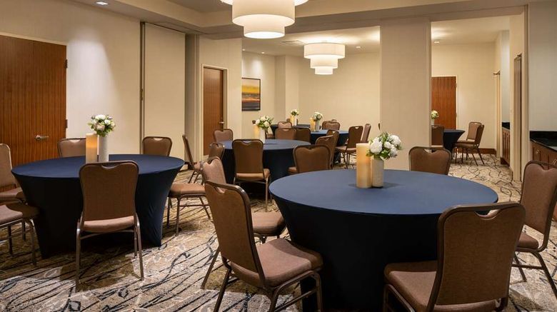 <b>Hilton Garden Inn Long Island City Meeting</b>. Images powered by <a href="https://iceportal.shijigroup.com/" title="IcePortal" target="_blank">IcePortal</a>.