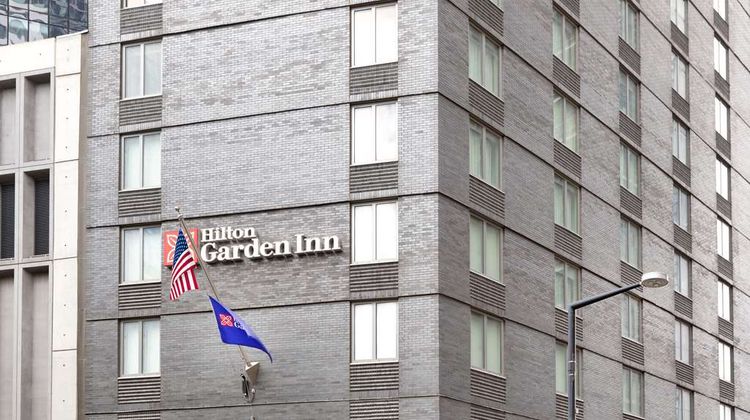 Hilton Garden Inn Long Island City Exterior