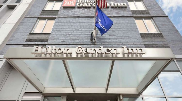 Hilton Garden Inn Long Island City Exterior