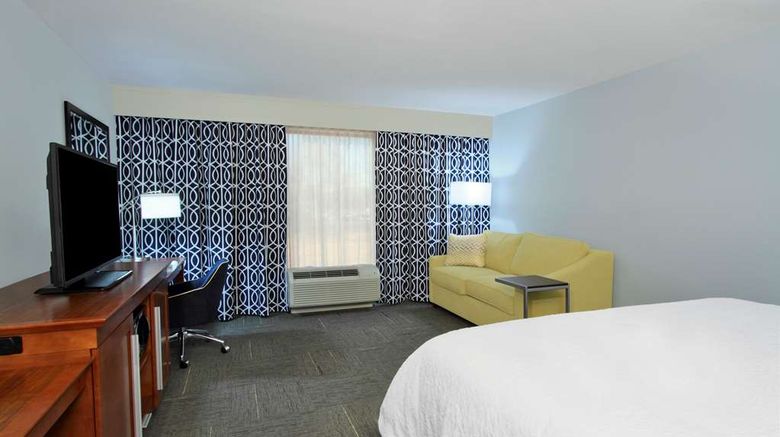 <b>Hampton Inn Jackson/Richland Room</b>. Images powered by <a href="https://iceportal.shijigroup.com/" title="IcePortal" target="_blank">IcePortal</a>.