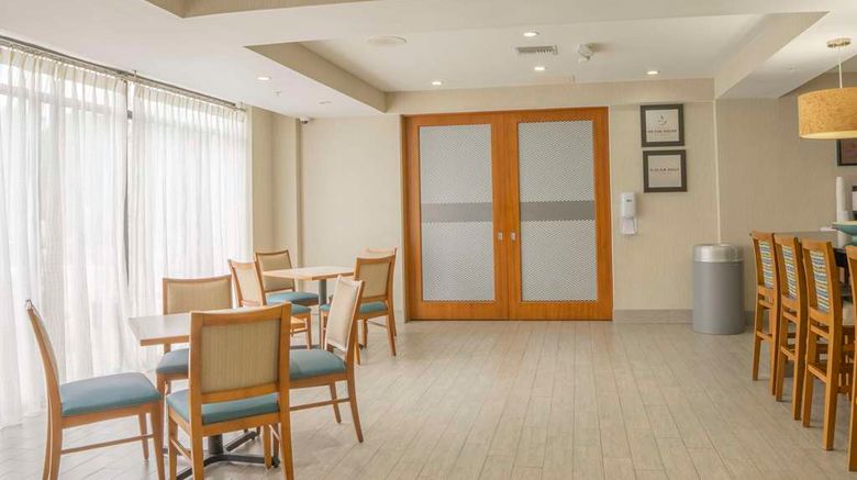 <b>Hampton Inn Jacksonville South/I-95 Lobby</b>. Images powered by <a href="https://iceportal.shijigroup.com/" title="IcePortal" target="_blank">IcePortal</a>.