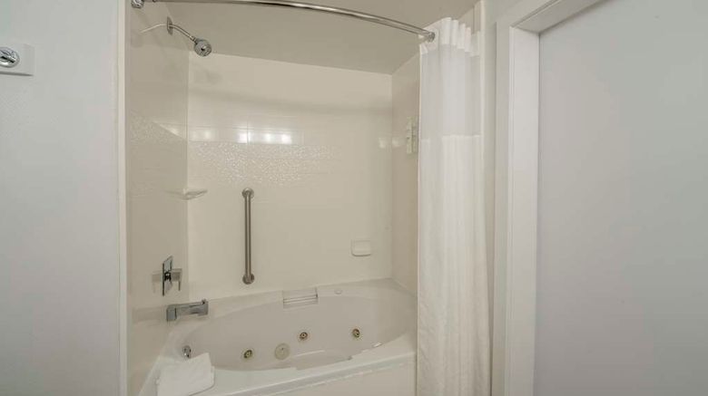 <b>Hampton Inn Jacksonville South/I-95 Room</b>. Images powered by <a href="https://iceportal.shijigroup.com/" title="IcePortal" target="_blank">IcePortal</a>.
