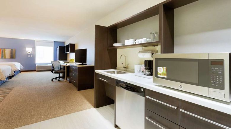 <b>Home2 Suites by Hilton, Midland Room</b>. Images powered by <a href="https://iceportal.shijigroup.com/" title="IcePortal" target="_blank">IcePortal</a>.