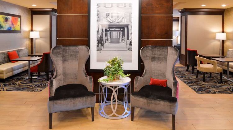 Hampton Inn Rome Lobby