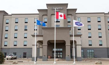Hampton Inn by Hilton Lloydmininster