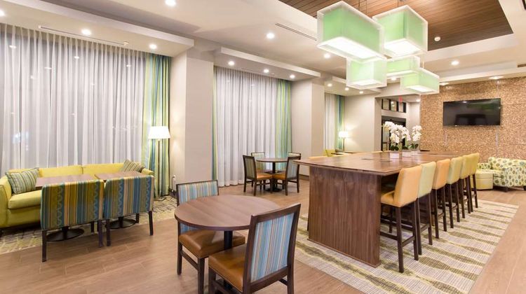 Hampton Inn by Hilton Lloydmininster Lobby