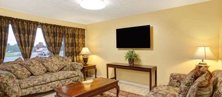 Travelodge Sellersburg Lobby