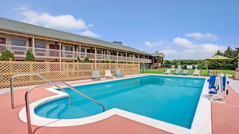 <b>Travelodge Sellersburg Pool</b>. Images powered by <a href="https://iceportal.shijigroup.com/" title="IcePortal" target="_blank">IcePortal</a>.