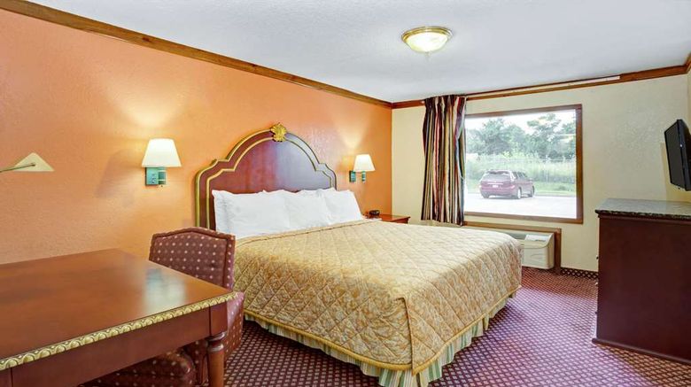 <b>Travelodge Sellersburg Room</b>. Images powered by <a href="https://iceportal.shijigroup.com/" title="IcePortal" target="_blank">IcePortal</a>.
