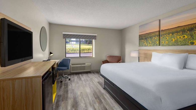 <b>Days Inn & Suites Kansas City South Room</b>. Images powered by <a href="https://iceportal.shijigroup.com/" title="IcePortal" target="_blank">IcePortal</a>.