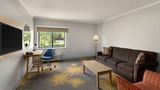 Days Inn & Suites Kansas City South Suite