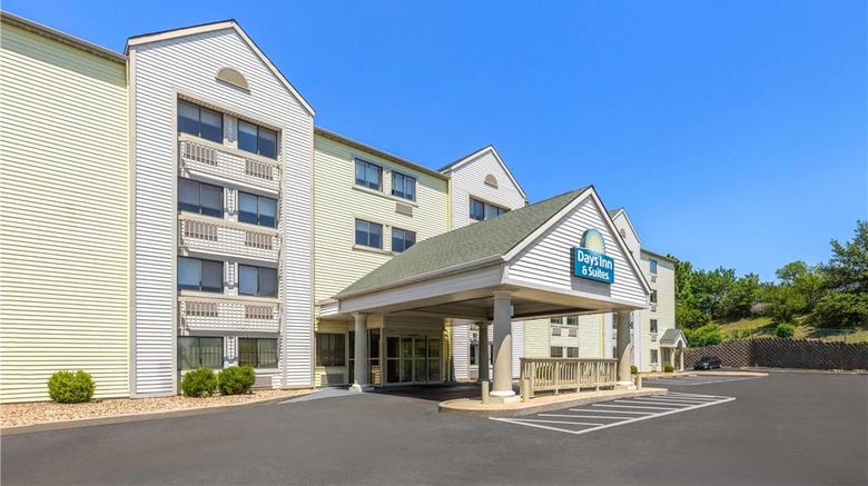 Days Inn  and  Suites Kansas City South Exterior. Images powered by <a href="https://iceportal.shijigroup.com" target="_blank" rel="noopener">Ice Portal</a>.