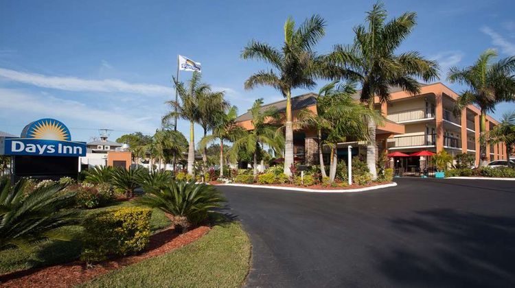 Days Inn Sarasota Exterior