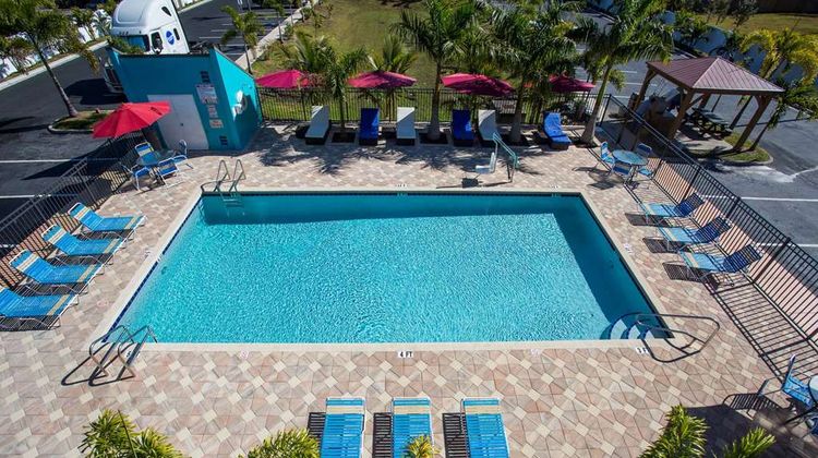 Days Inn Sarasota Pool