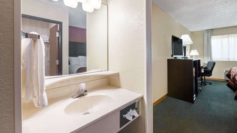 <b>Baymont Inn & Suites Midland Room</b>. Images powered by <a href="https://iceportal.shijigroup.com/" title="IcePortal" target="_blank">IcePortal</a>.