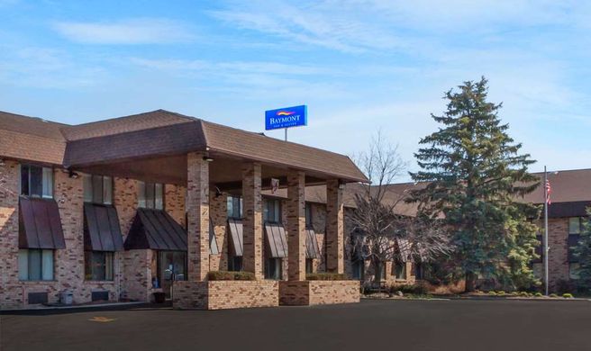 Baymont Inn & Suites Midland Exterior