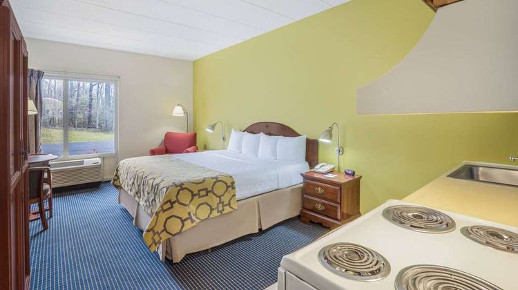 Baymont Inn & Suites Warrenton Suite