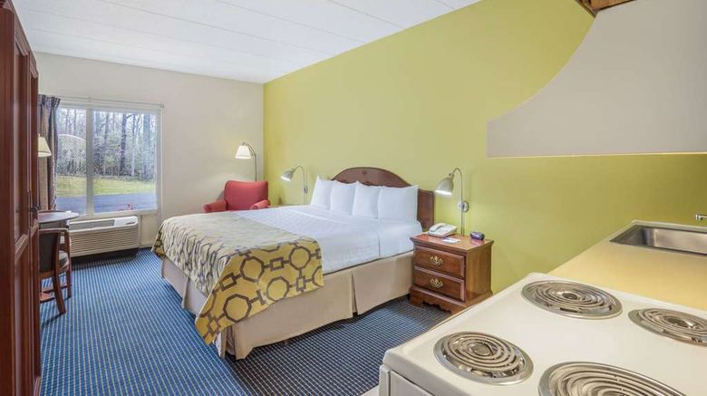 <b>Baymont Inn & Suites Warrenton Suite</b>. Images powered by <a href="https://iceportal.shijigroup.com/" title="IcePortal" target="_blank">IcePortal</a>.