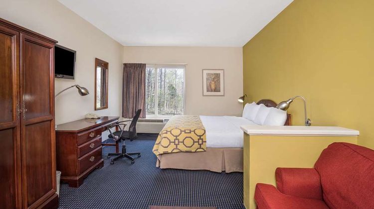 Baymont Inn & Suites Warrenton Room