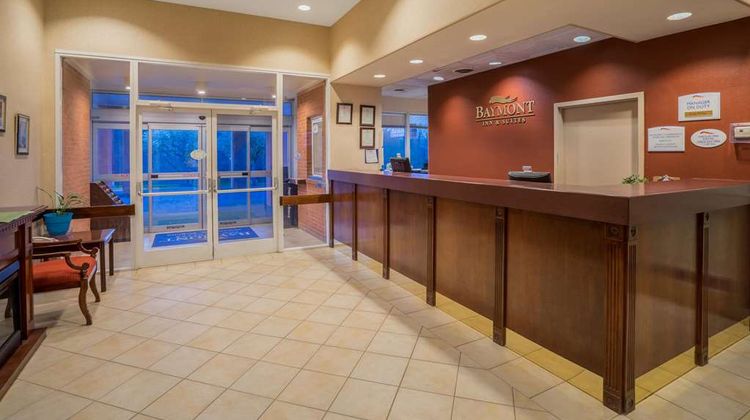 Baymont Inn & Suites Warrenton Lobby