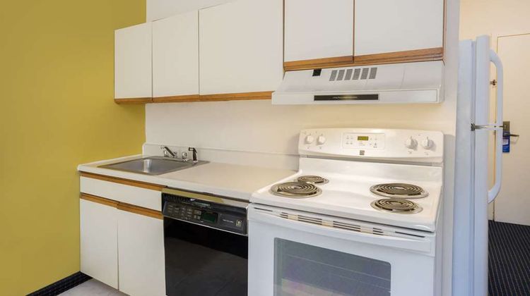 Baymont Inn & Suites Warrenton Suite