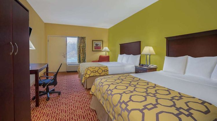 Baymont Inn & Suites Warrenton Room