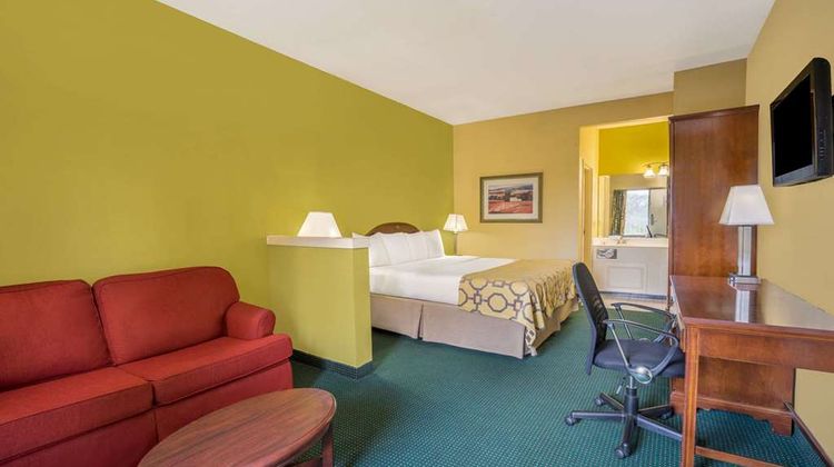 Baymont Inn & Suites Warrenton Suite