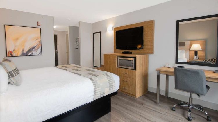 The Coast Abbotsford Hotel & Suites Room