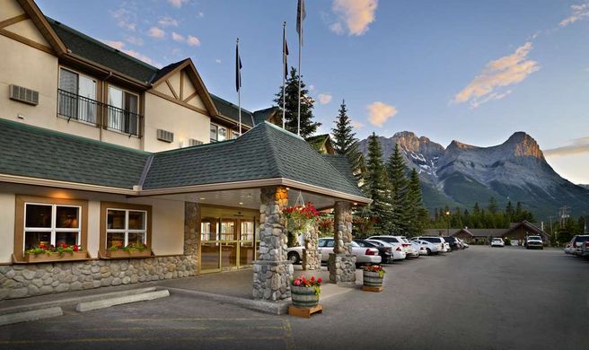Coast Canmore Hotel Exterior