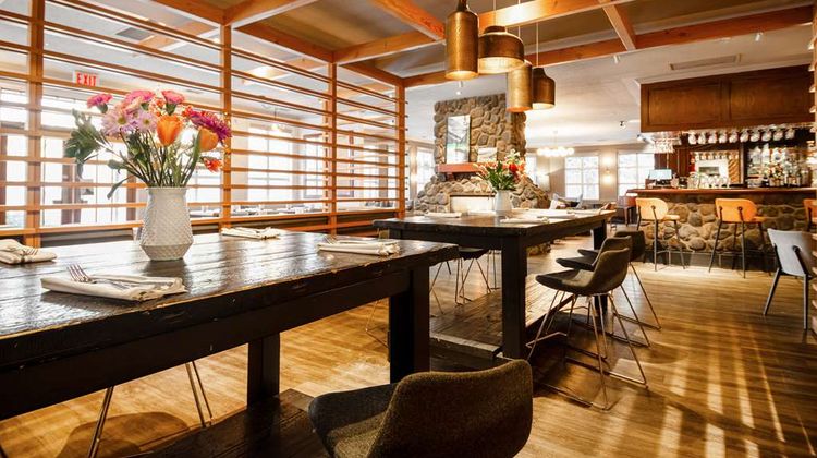 Coast Canmore Hotel Restaurant