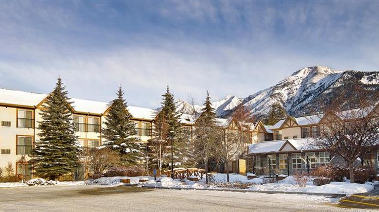 Coast Canmore Hotel Exterior