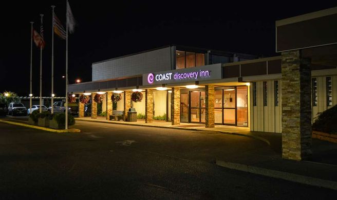 The Coast Discovery Inn and Marina Exterior