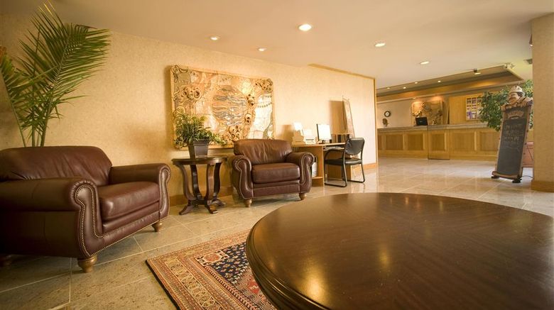 <b>The Coast Discovery Inn and Marina Lobby</b>. Images powered by <a href="https://iceportal.shijigroup.com/" title="IcePortal" target="_blank">IcePortal</a>.