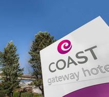 Coast Gateway Hotel Exterior