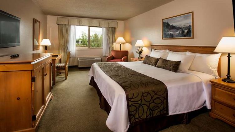 Coast International Inn Room