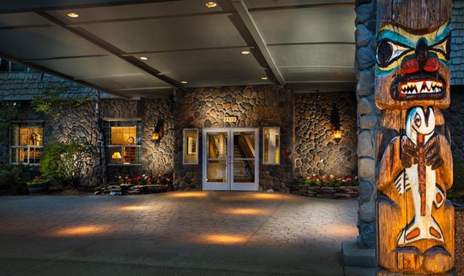 Coast International Inn Exterior