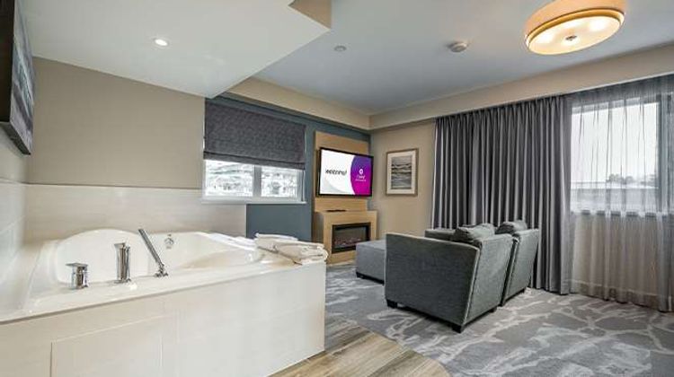 Coast Tsawwassen Inn Room