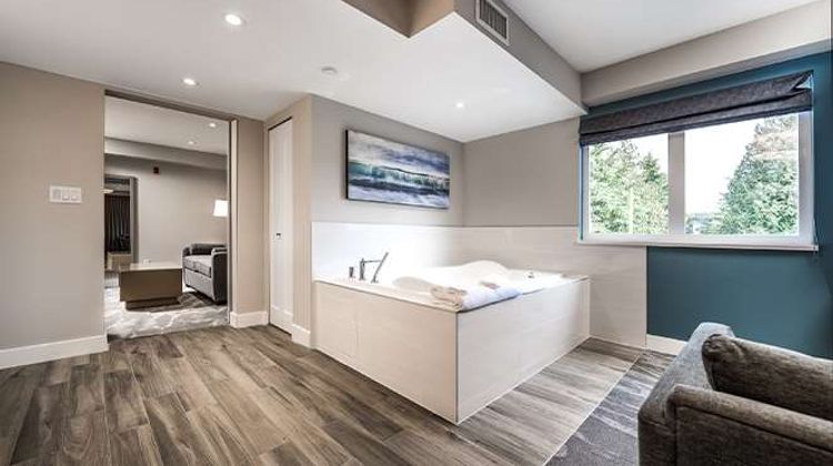 Coast Tsawwassen Inn Room