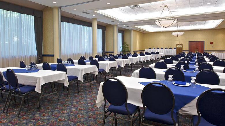 <b>Coast Tsawwassen Inn Ballroom</b>. Images powered by <a href="https://iceportal.shijigroup.com/" title="IcePortal" target="_blank">IcePortal</a>.