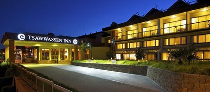 Coast Tsawwassen Inn Exterior