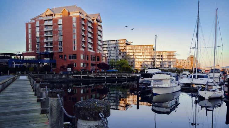 Coast Victoria Hotel & Marina by APA Exterior