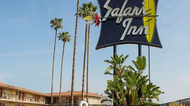<b>Safari Inn, a Coast Hotel Pool</b>. Images powered by <a href="https://iceportal.shijigroup.com/" title="IcePortal" target="_blank">IcePortal</a>.