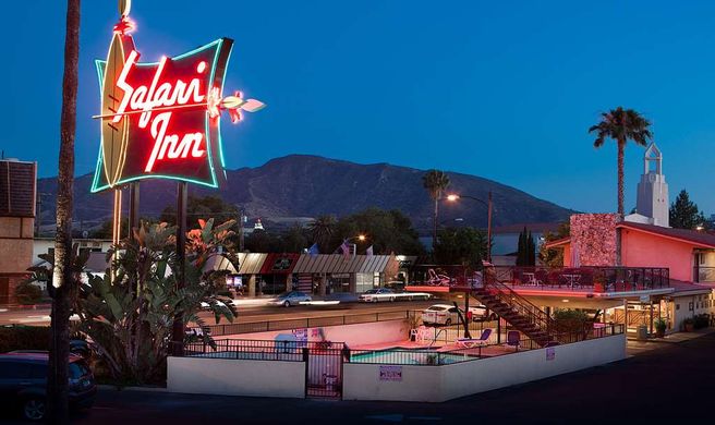 Safari Inn, a Coast Hotel Exterior