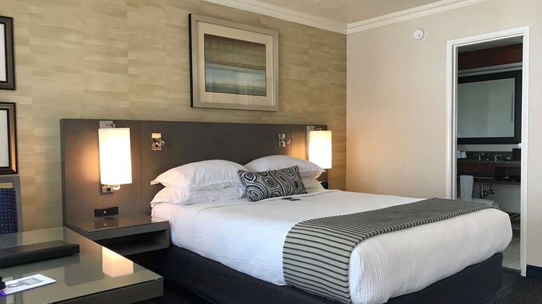 <b>West Beach Inn, a Coast Hotel Room</b>. Images powered by <a href="https://iceportal.shijigroup.com/" title="IcePortal" target="_blank">IcePortal</a>.