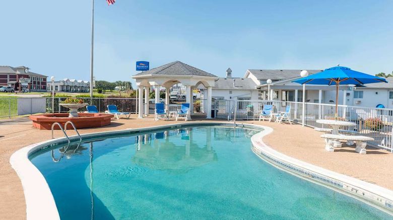 <b>Baymont Inn & Suites Osage Beach Pool</b>. Images powered by <a href="https://iceportal.shijigroup.com/" title="IcePortal" target="_blank">IcePortal</a>.