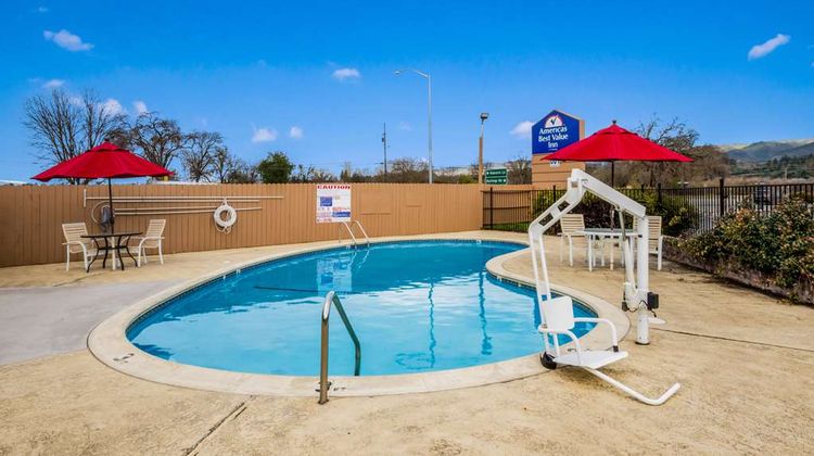 Americas Best Value Inn, Ukiah Pool