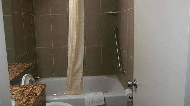 America's Best Inn & Suites Room