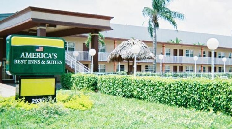 America's Best Inn & Suites Exterior