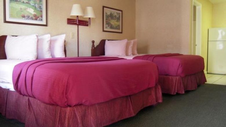 <b>Country Hearth Inn Room</b>. Images powered by <a href="https://iceportal.shijigroup.com/" title="IcePortal" target="_blank">IcePortal</a>.